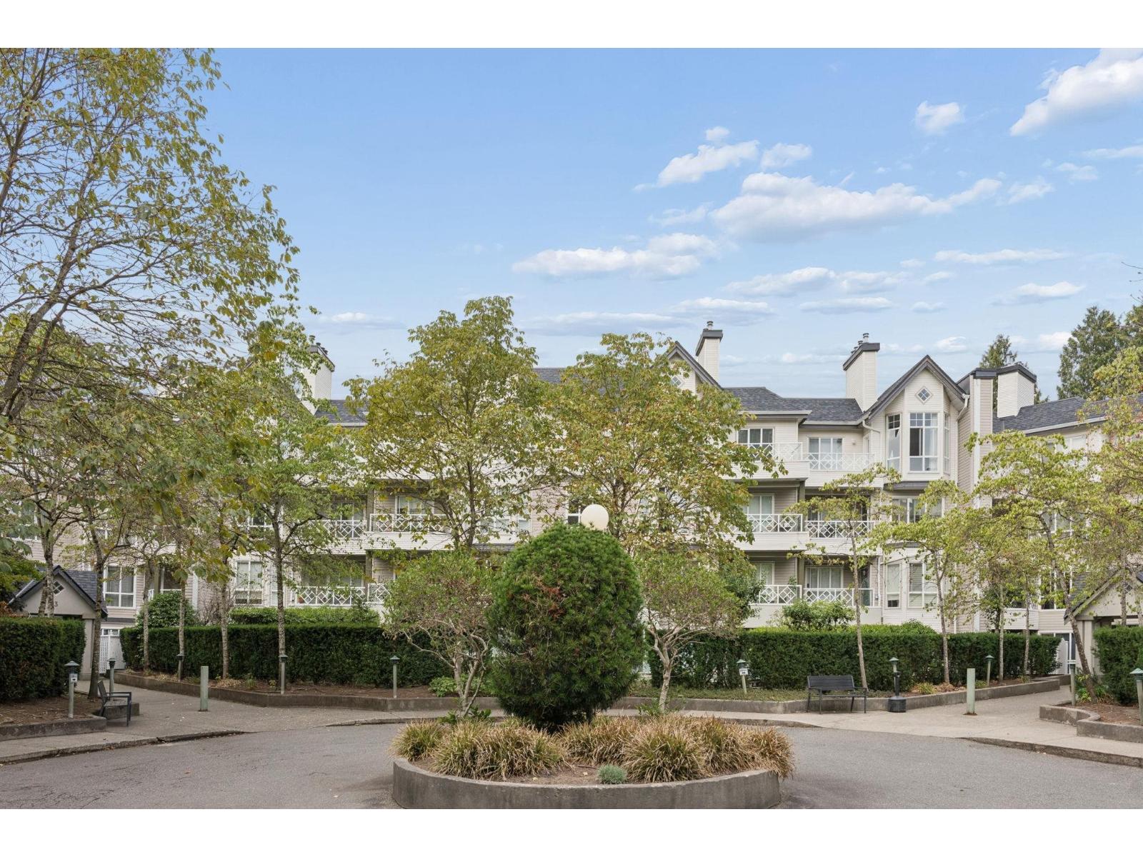 322 9979 140 STREET STREET, surrey, British Columbia