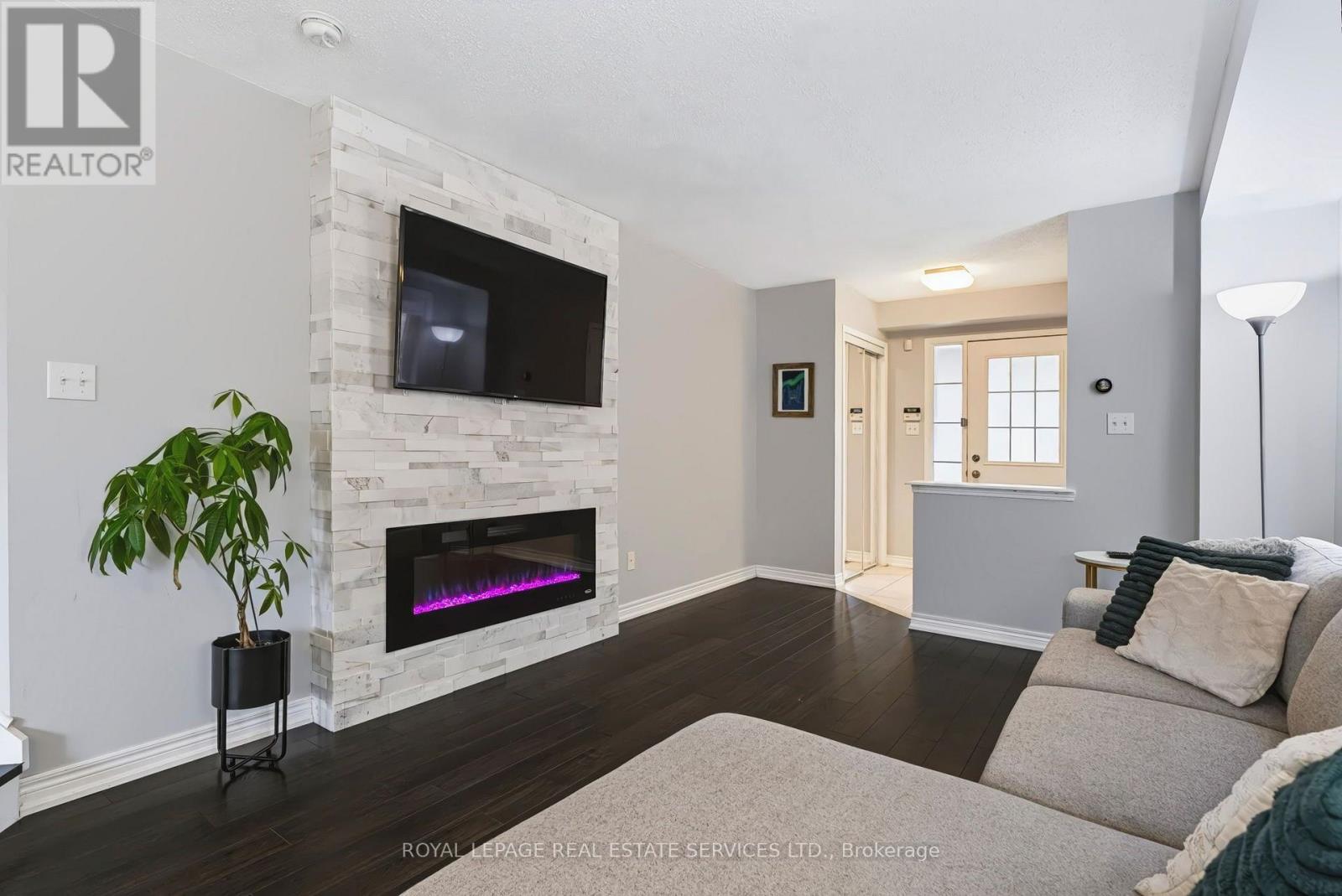 5856 Blue Spruce Avenue, Burlington, Ontario  L7L 7N8 - Photo 11 - W13757178