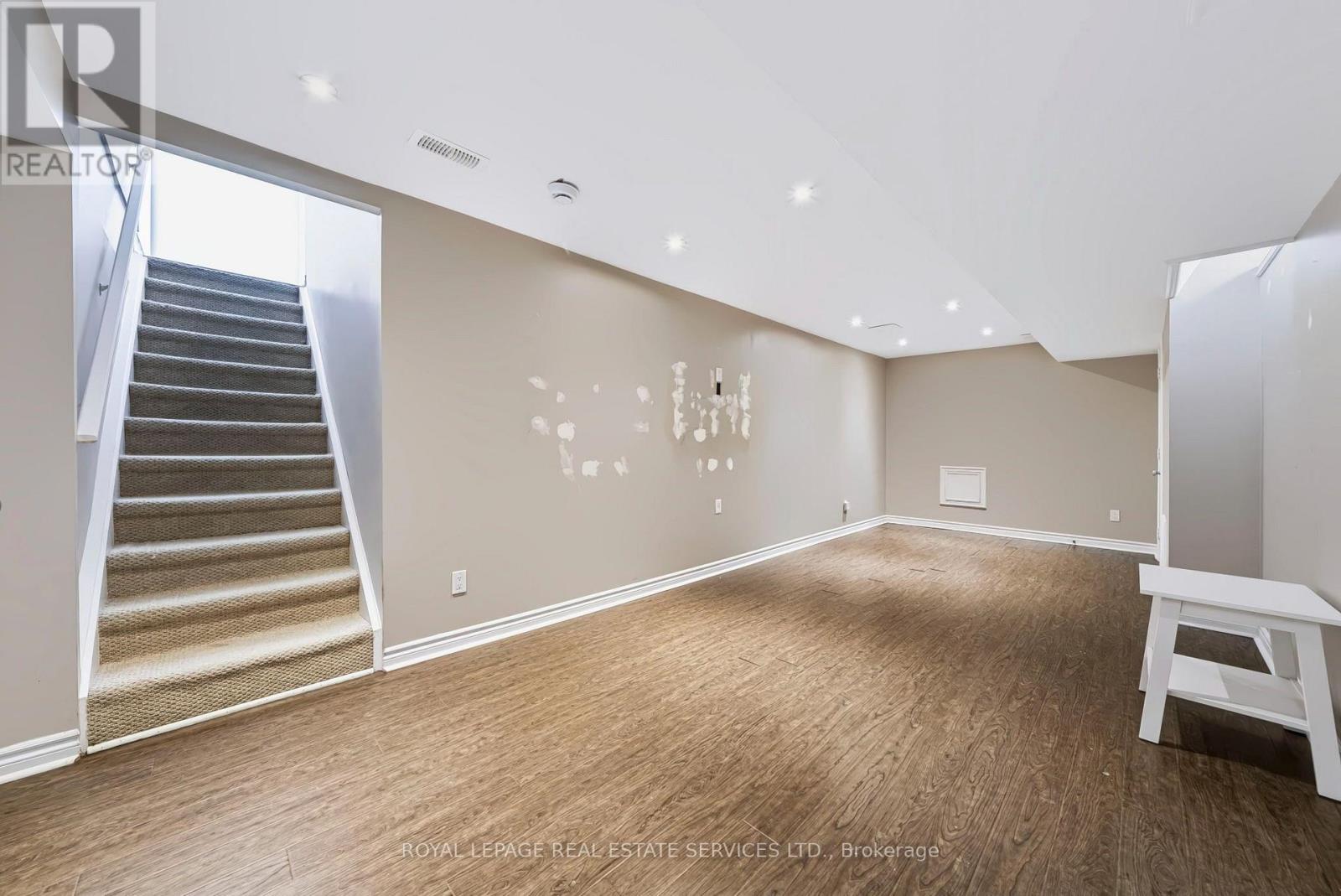 5856 Blue Spruce Avenue, Burlington, Ontario  L7L 7N8 - Photo 30 - W13757178