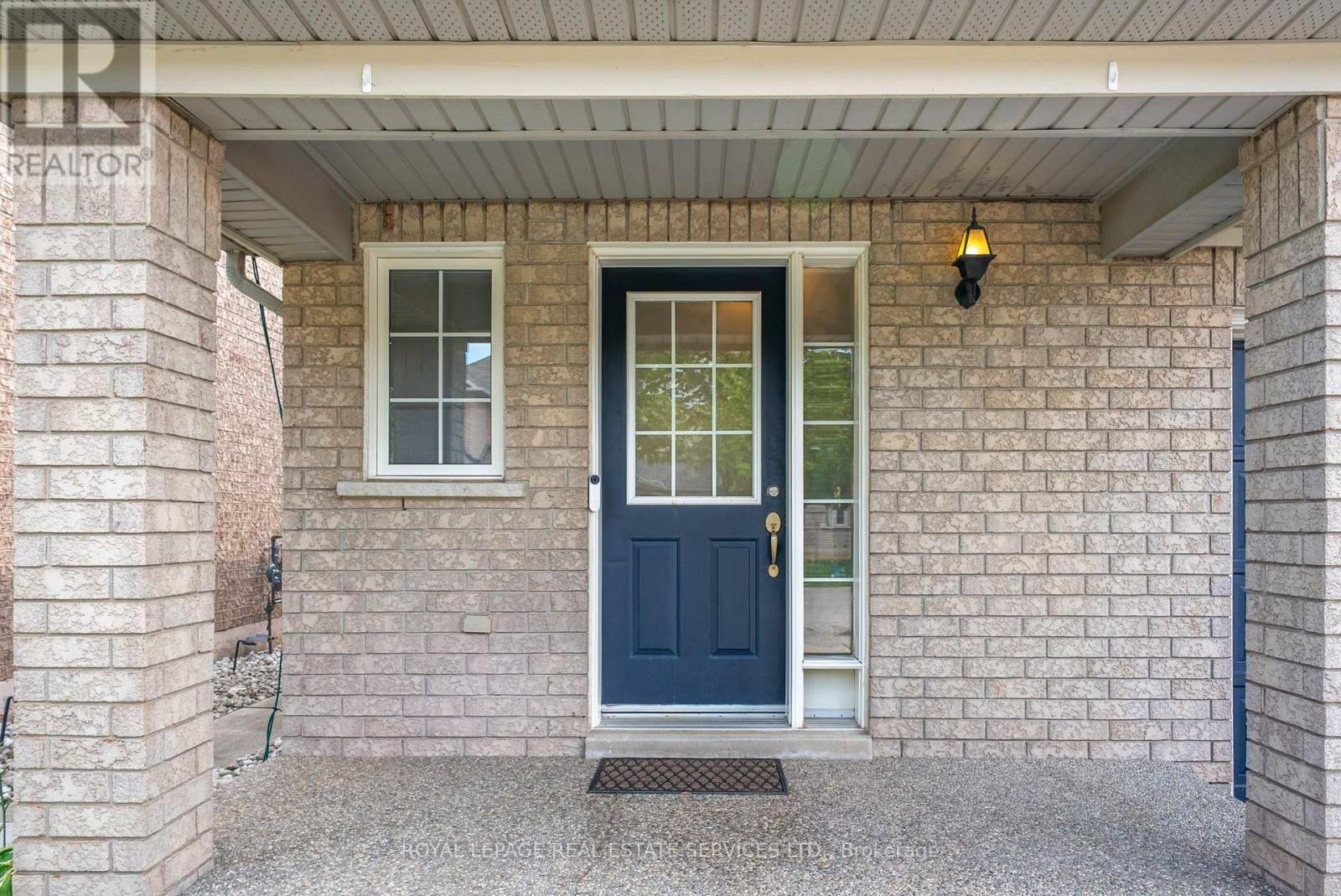 5856 Blue Spruce Avenue, Burlington, Ontario  L7L 7N8 - Photo 5 - W13757178