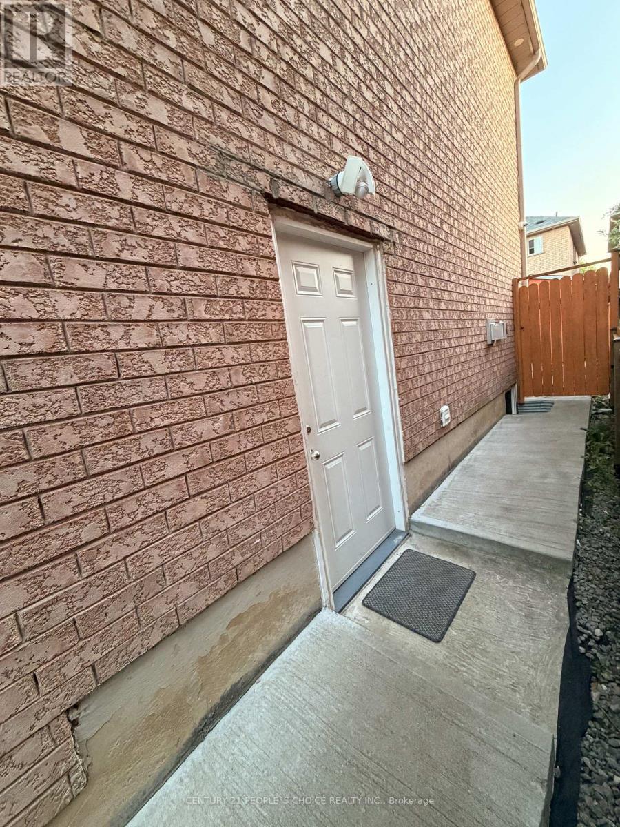 Unit 2, Basement - 36 Allangrove Drive, Brampton, Ontario L7A 2M3 - Photo 2 - W13757216
