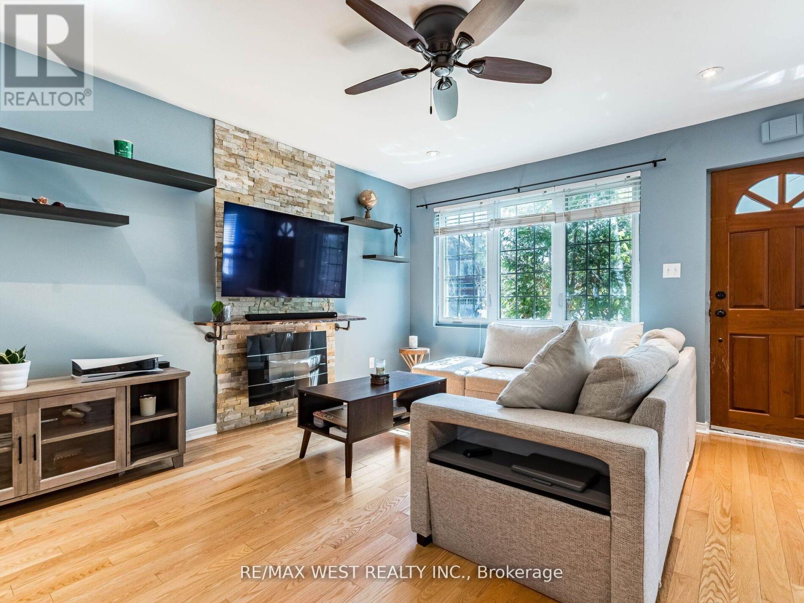 76 LABURNHAM AVENUE, Toronto, Ontario