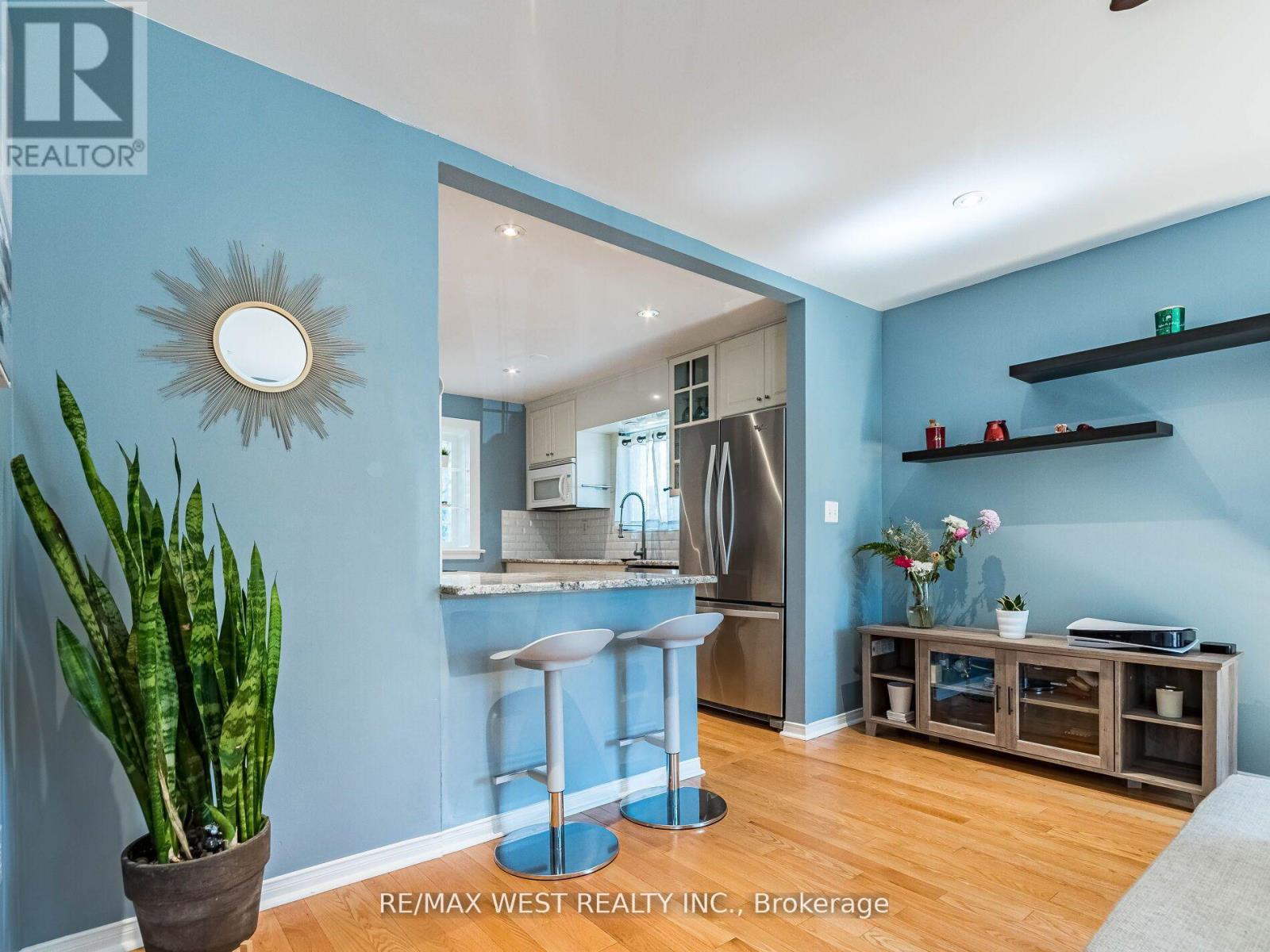 76 Laburnham Avenue, Toronto, Ontario  M8W 1S8 - Photo 11 - W13757266