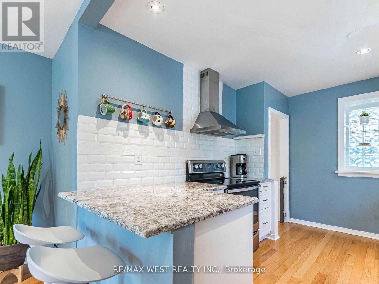 76 Laburnham Avenue, Toronto, Ontario  M8W 1S8 - Photo 17 - W13757266