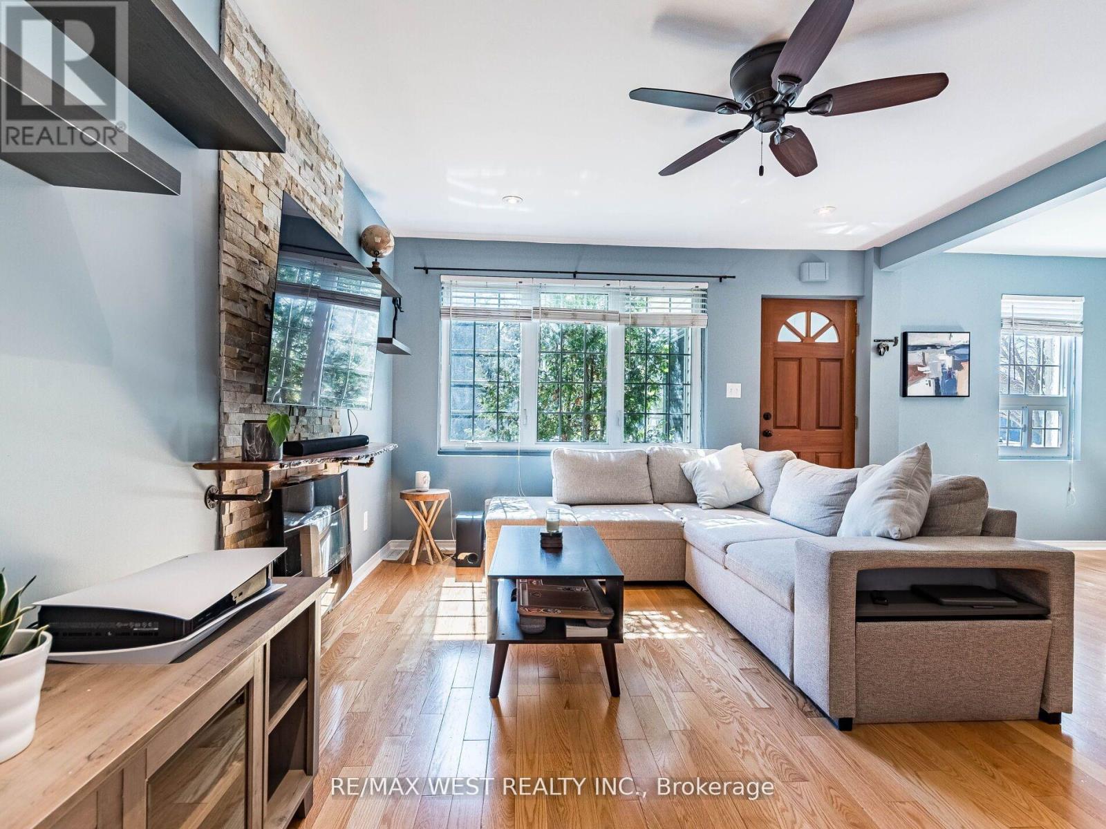 76 Laburnham Avenue, Toronto, Ontario  M8W 1S8 - Photo 2 - W13757266