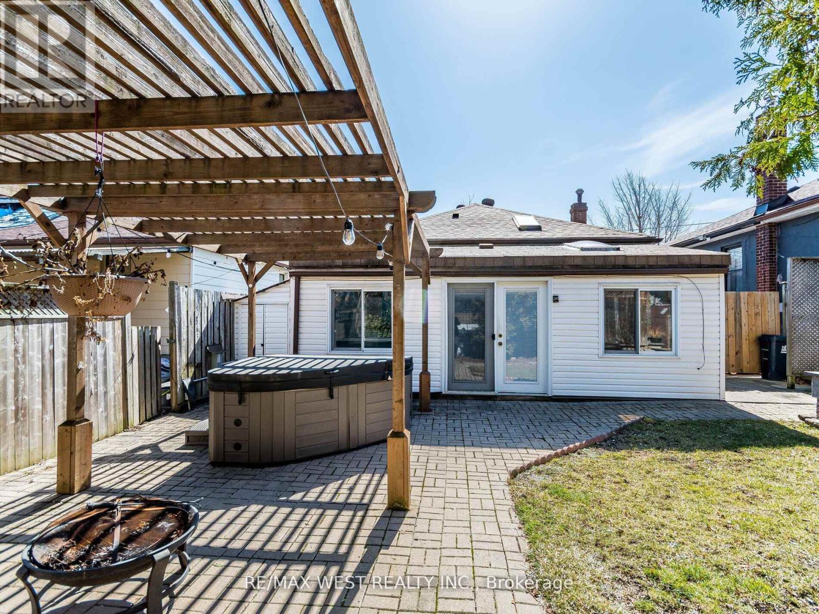 76 Laburnham Avenue, Toronto, Ontario  M8W 1S8 - Photo 39 - W13757266