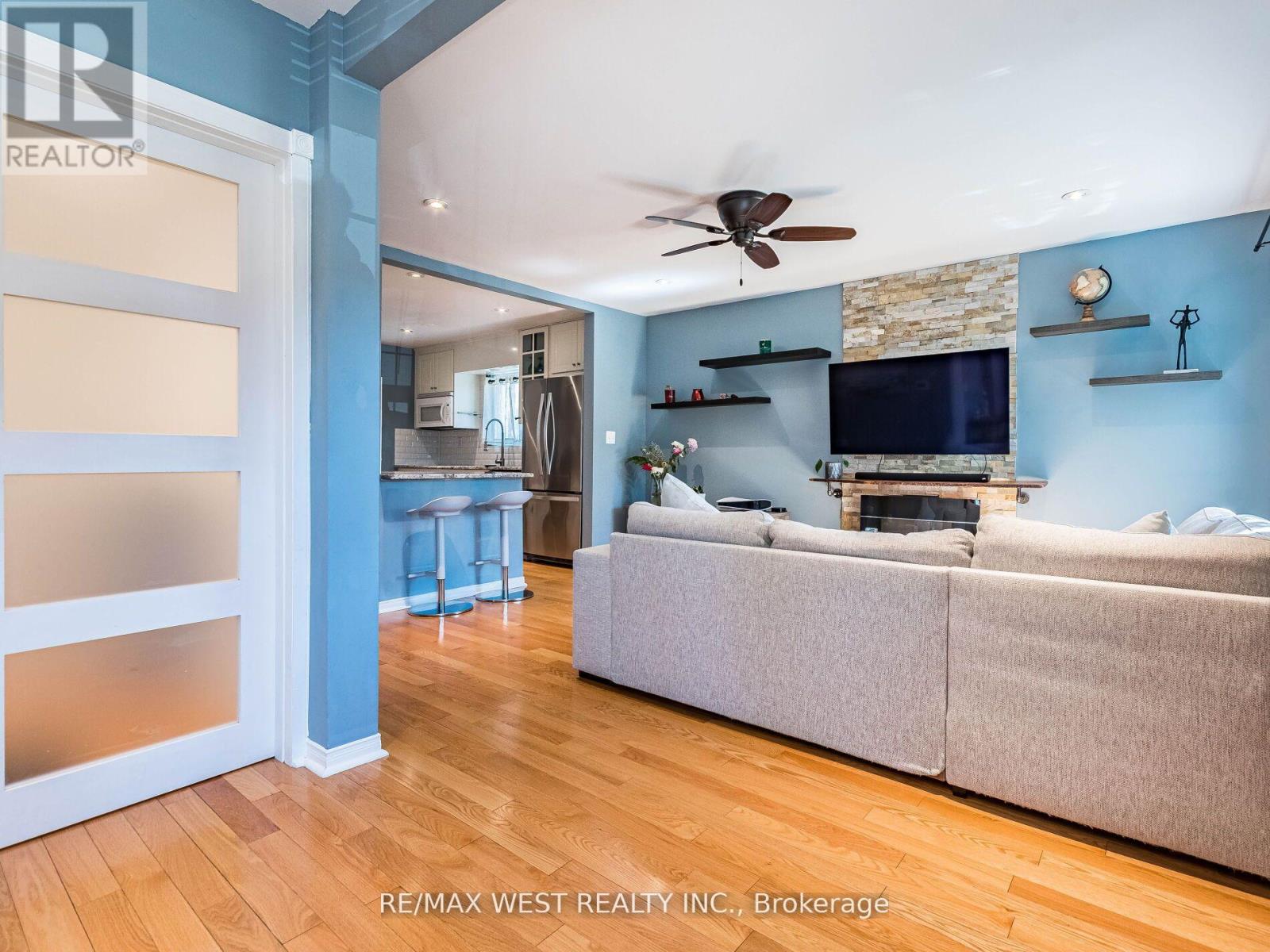 76 Laburnham Avenue, Toronto, Ontario  M8W 1S8 - Photo 9 - W13757266