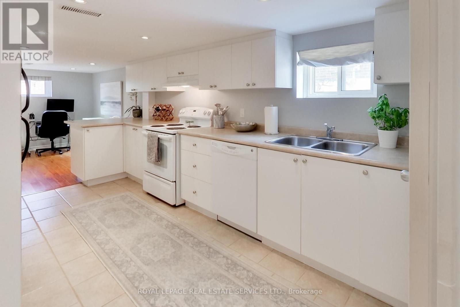 21 Parker Avenue, Toronto, Ontario  M8Z 4L6 - Photo 12 - W13757278