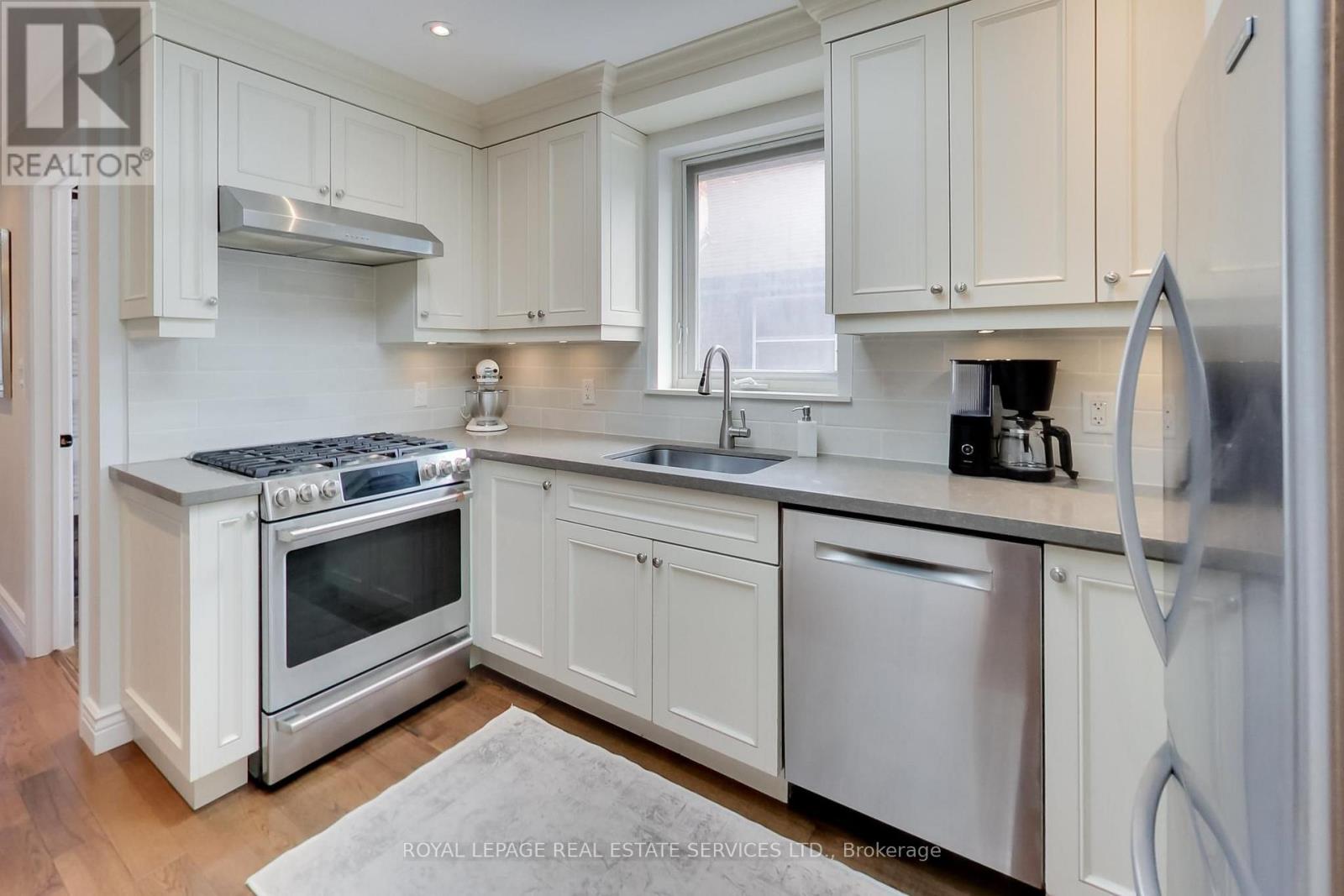 21 Parker Avenue, Toronto, Ontario  M8Z 4L6 - Photo 2 - W13757278