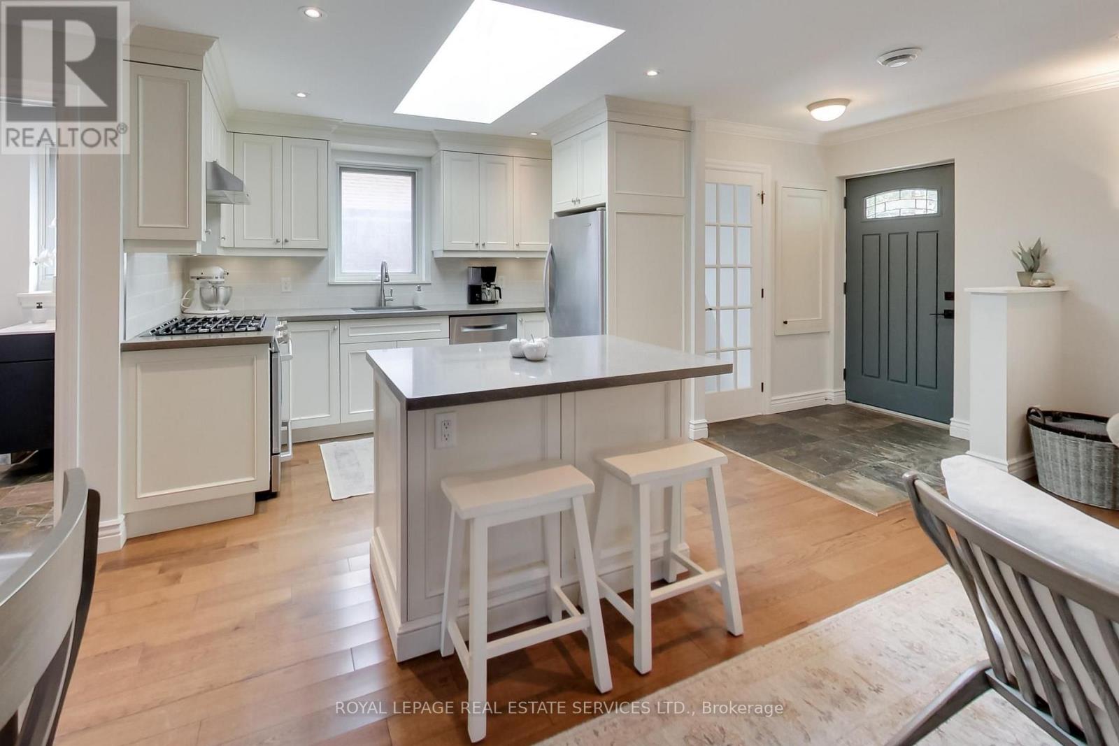 21 Parker Avenue, Toronto, Ontario  M8Z 4L6 - Photo 3 - W13757278