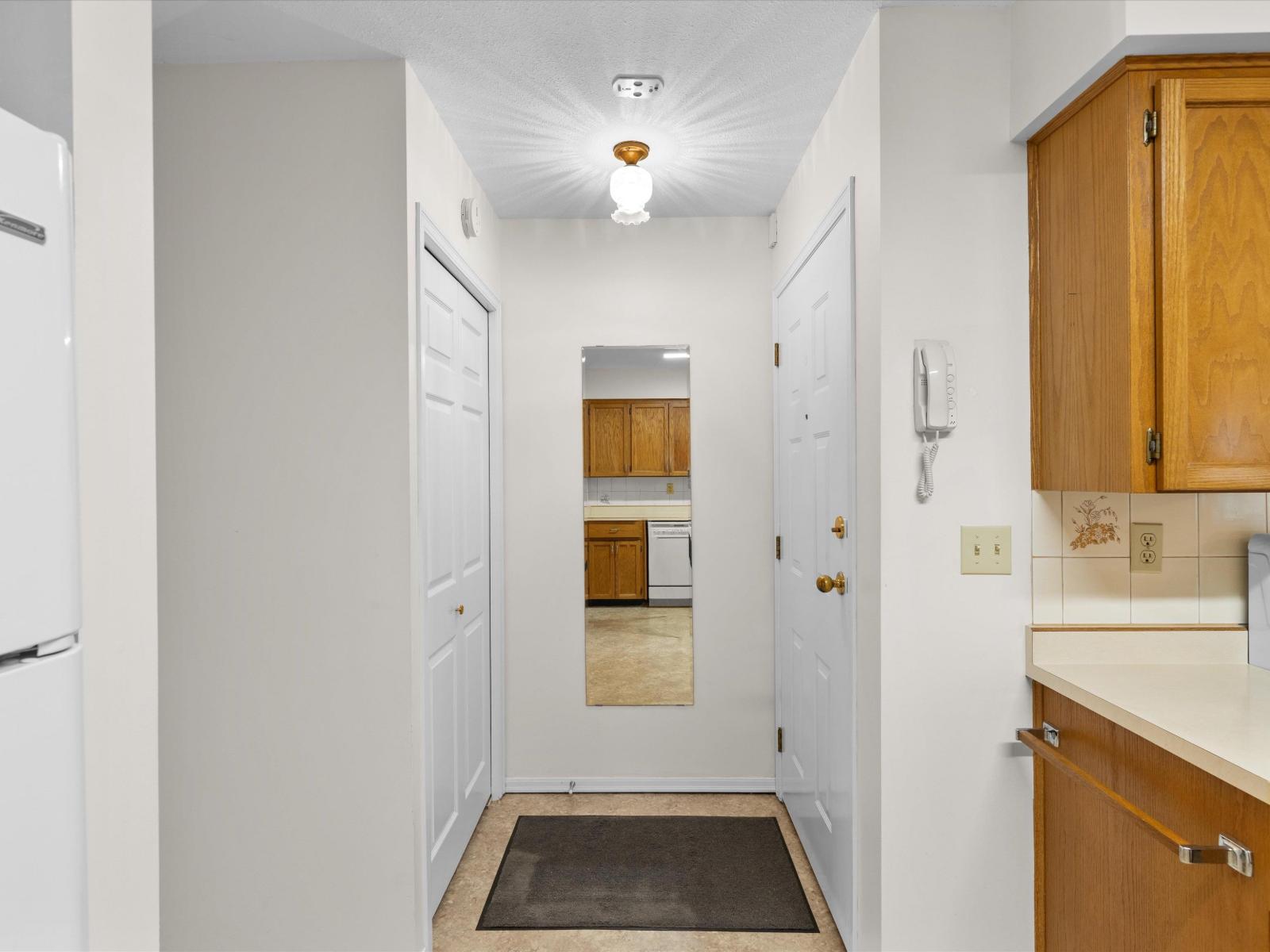 2 32718 Garibaldi Drive, Abbotsford, British Columbia  V2T 5T6 - Photo 3 - R3162660