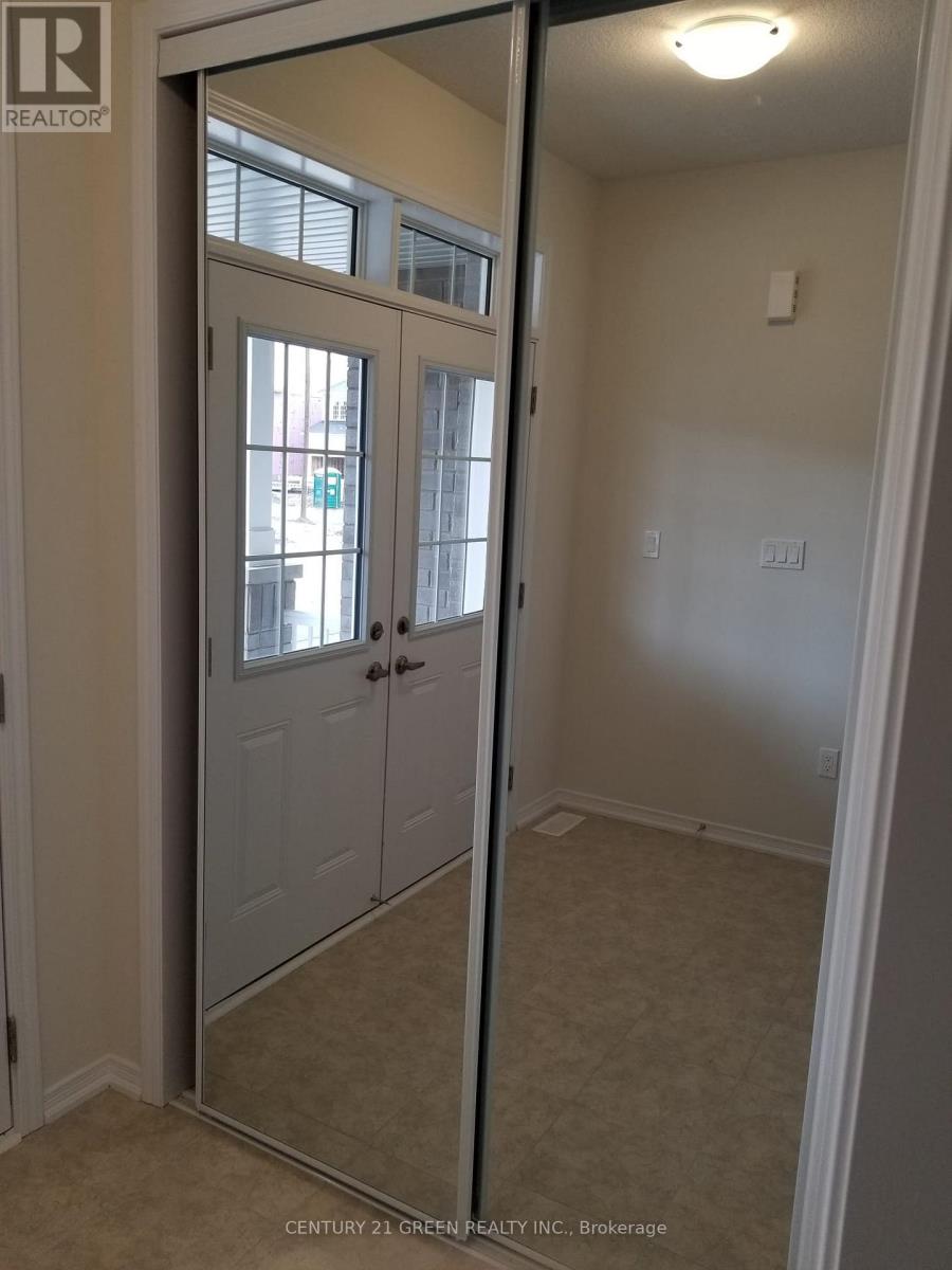 28 Sara Drive, Thorold, Ontario  L3B 0G4 - Photo 3 - X13757250
