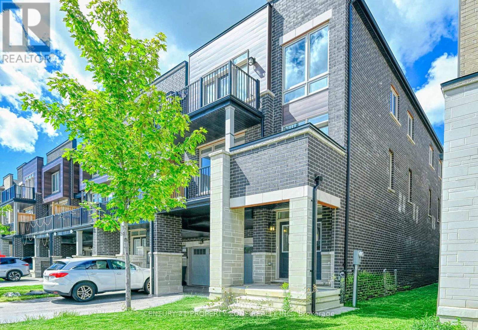 42 Donald Ficht Crescent, Brampton, Ontario  L7A 5H6 - Photo 3 - W13748298