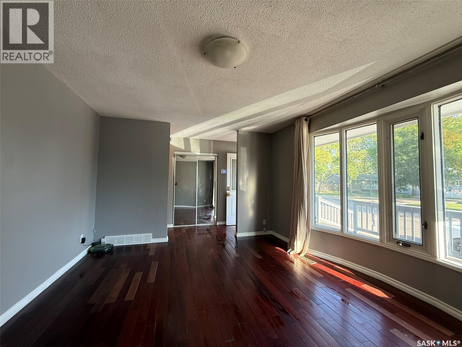 432 Cavendish Street, Regina, Saskatchewan  S4N 4K4 - Photo 3 - SK047560