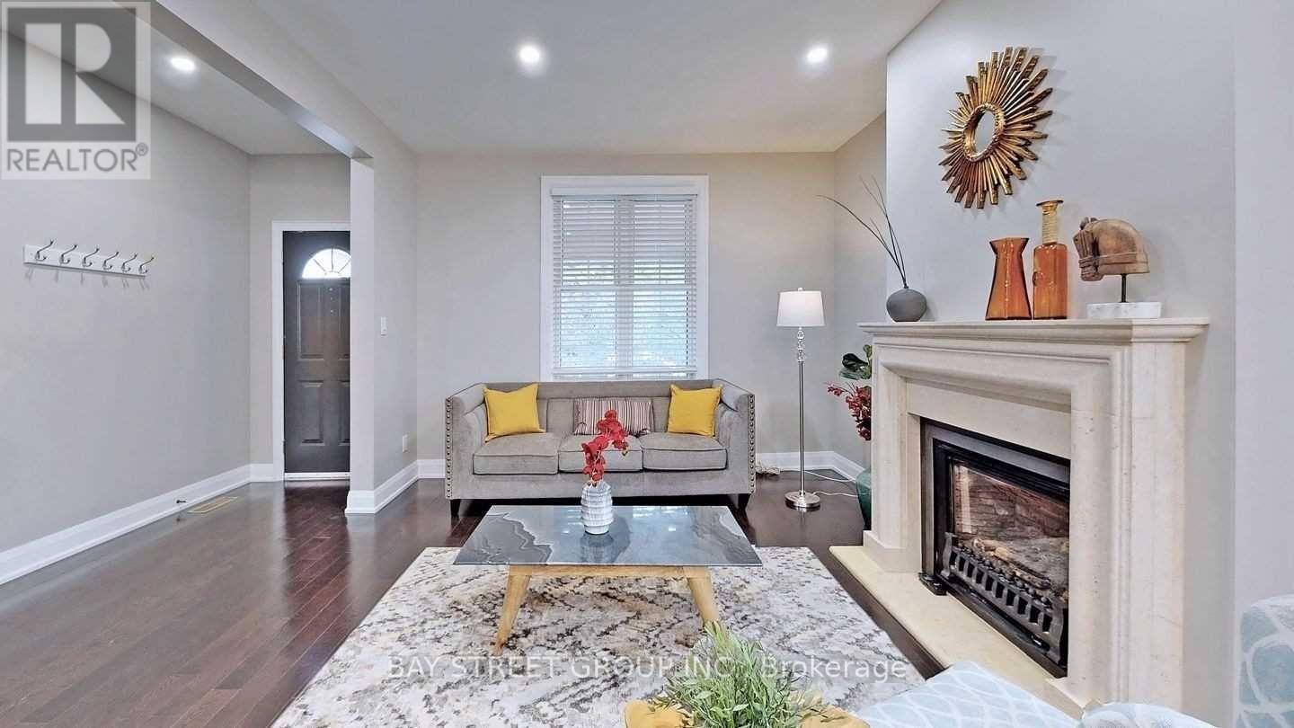 20 Bowood Avenue, Toronto, Ontario  M4N 1Y4 - Photo 4 - C13753482