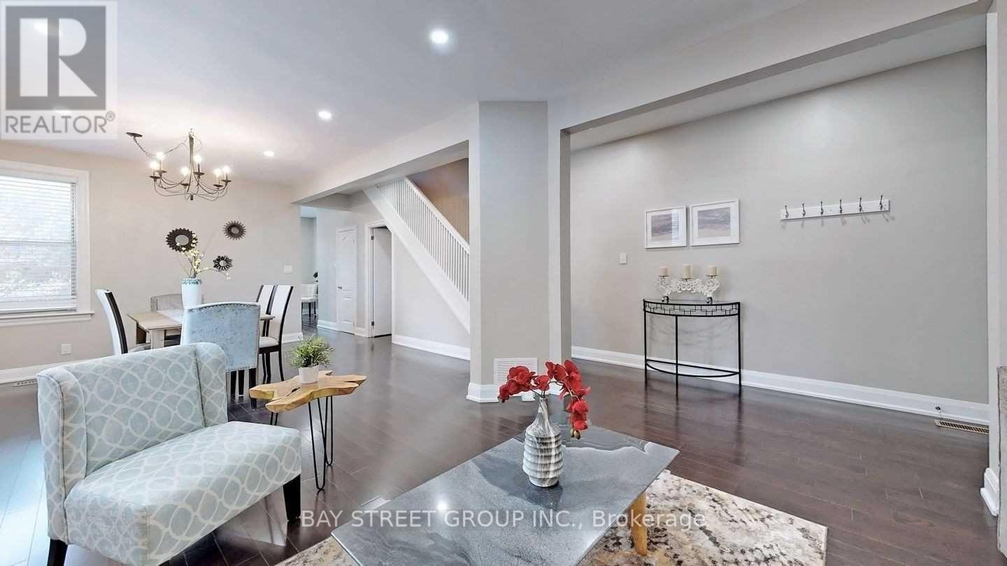 20 Bowood Avenue, Toronto, Ontario  M4N 1Y4 - Photo 5 - C13753482