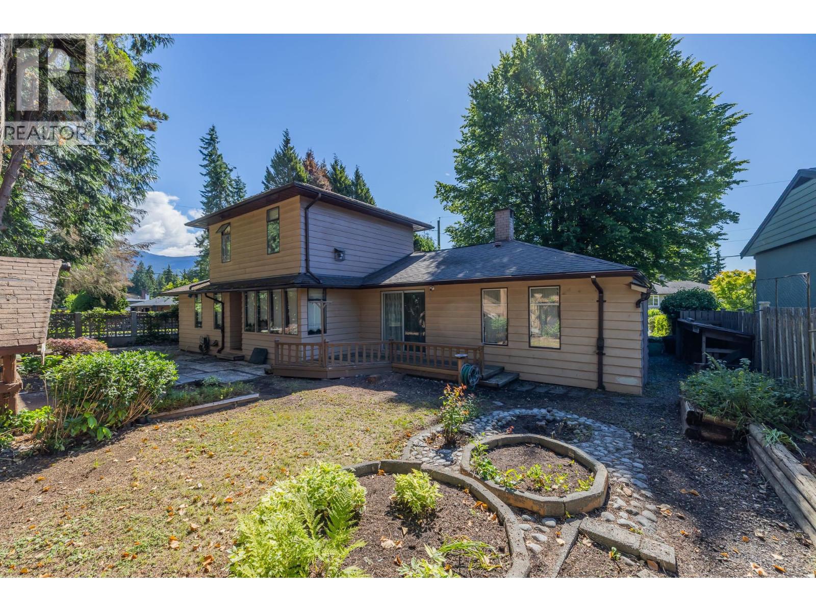 2495 LAURALYNN DRIVE