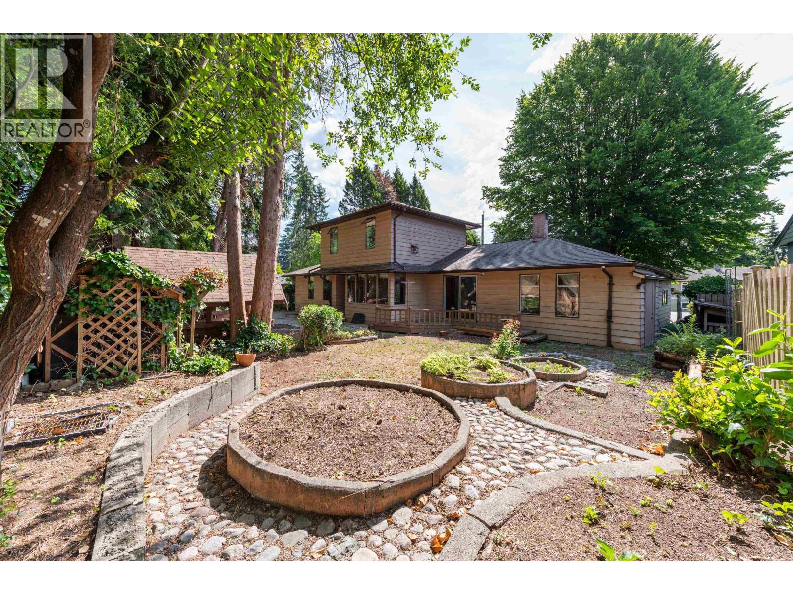 2495 LAURALYNN DRIVE
