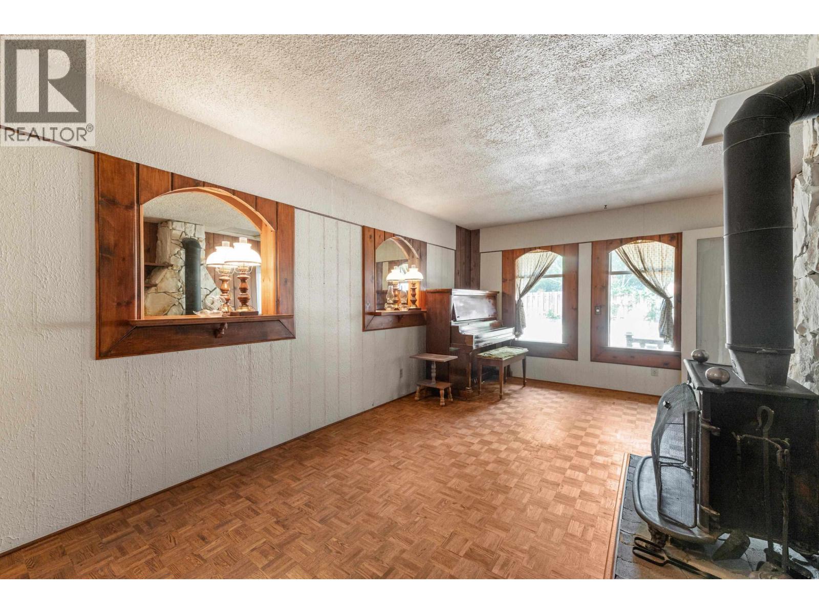 2495 LAURALYNN DRIVE