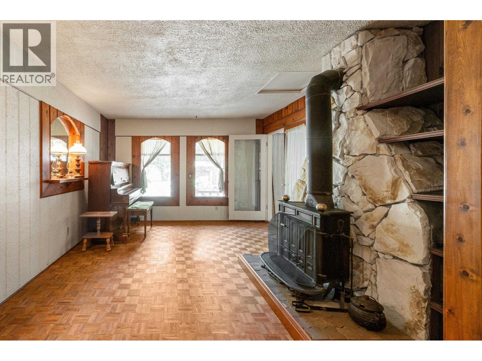2495 LAURALYNN DRIVE