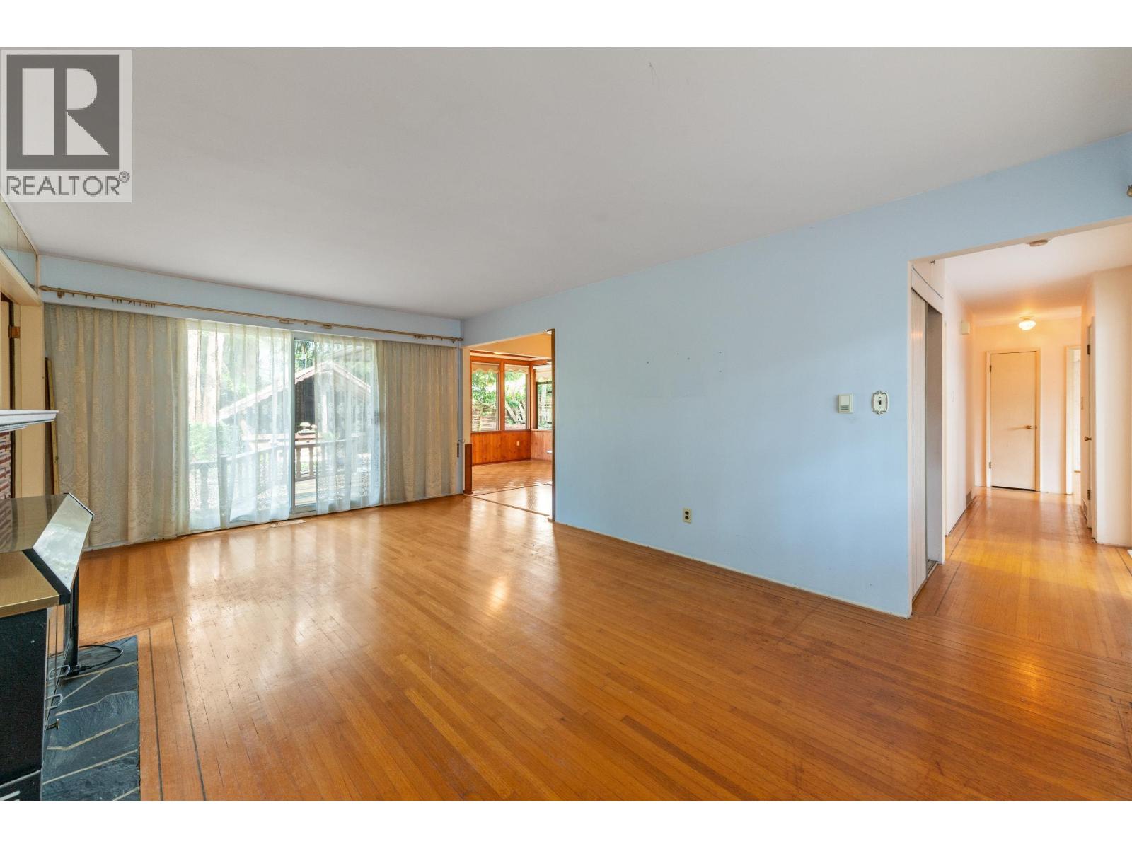 2495 LAURALYNN DRIVE