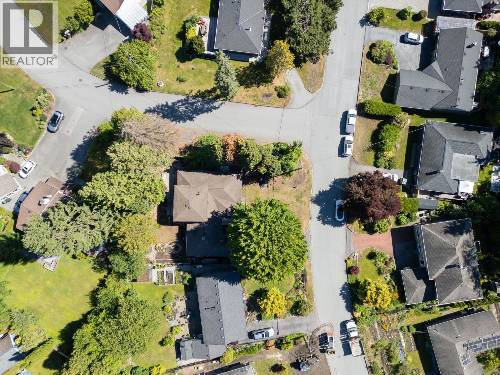 2495 LAURALYNN DRIVE