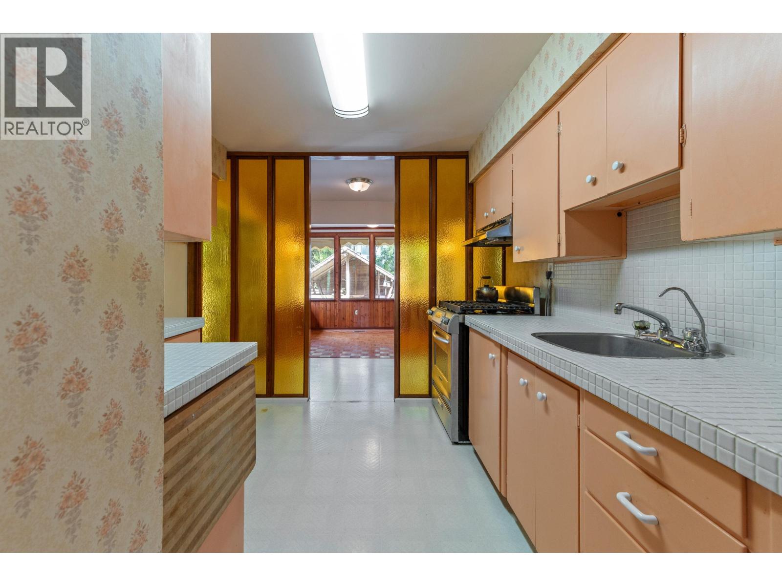 2495 LAURALYNN DRIVE