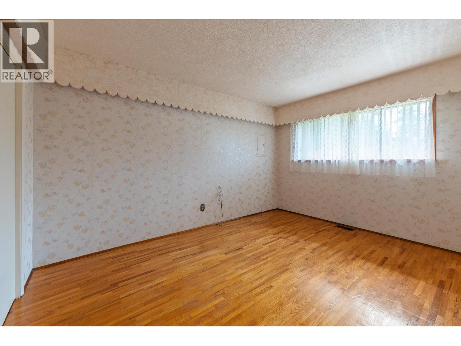 2495 LAURALYNN DRIVE