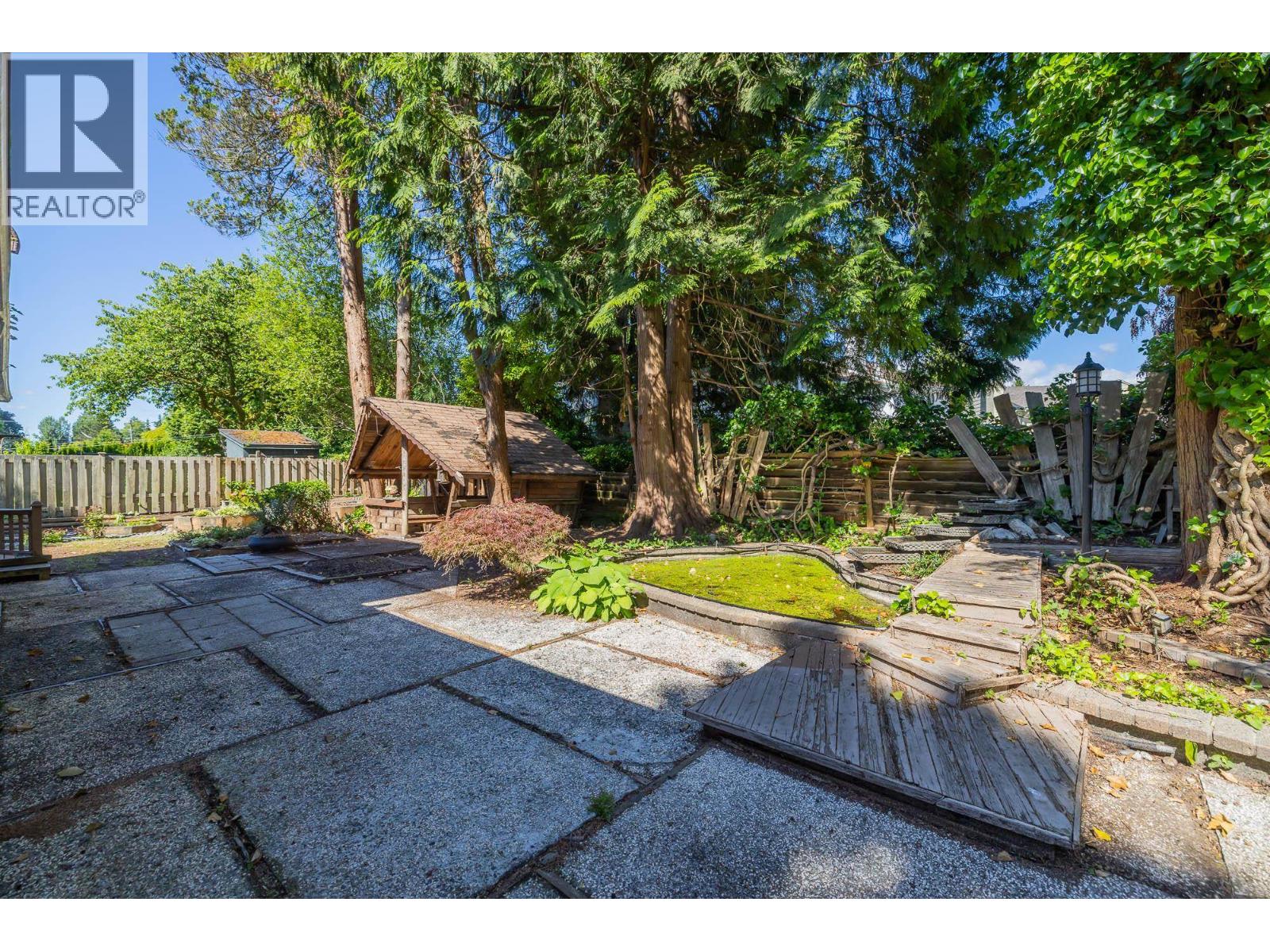2495 LAURALYNN DRIVE