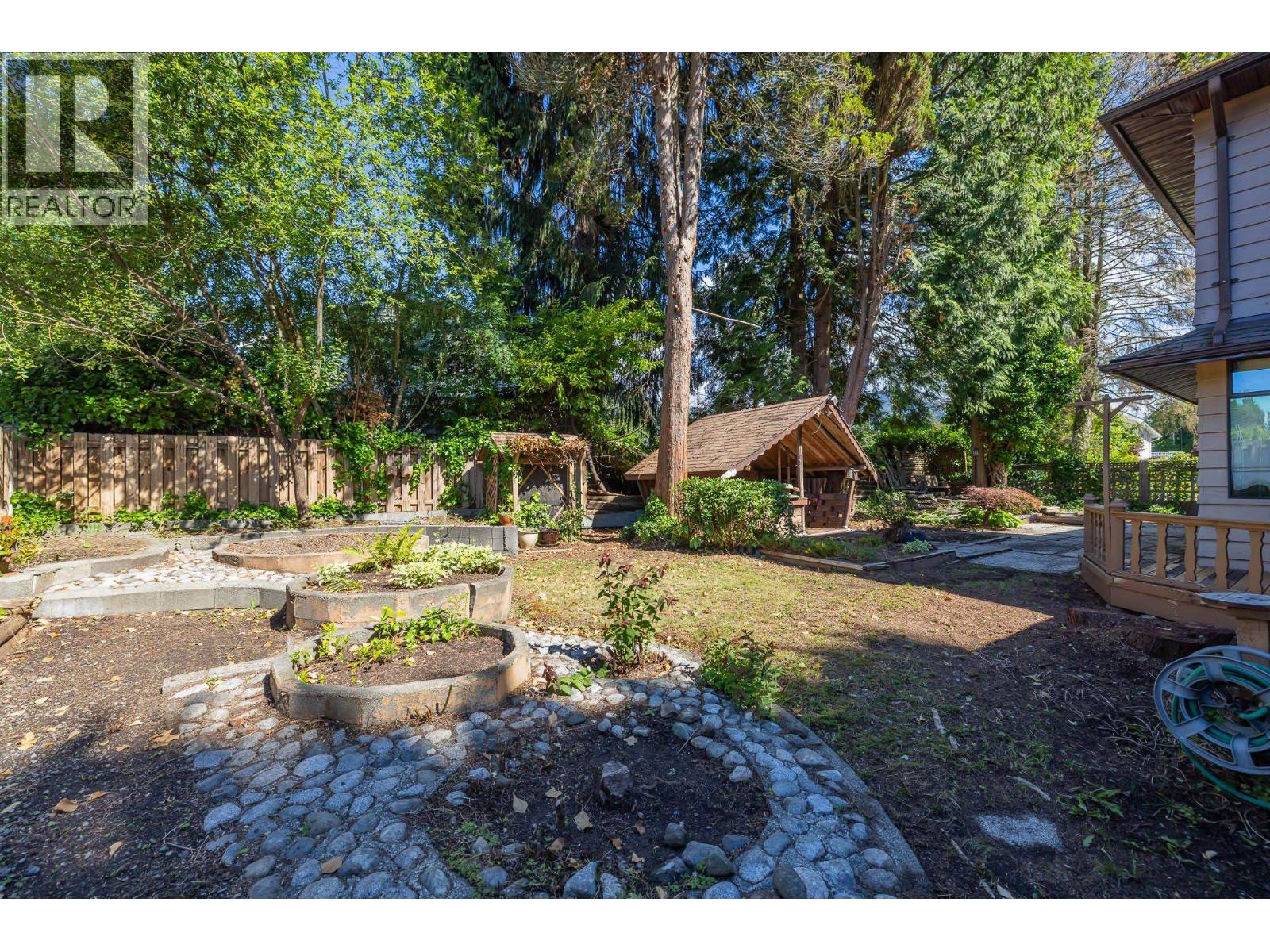 2495 LAURALYNN DRIVE