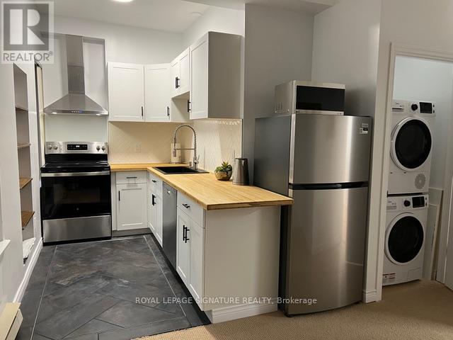 LOWER - 208 CARLTON STREET, Toronto, Ontario