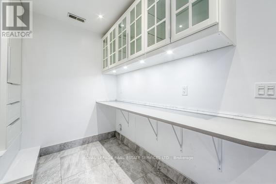 Second Fl. - 11 Highbourne Road, Toronto, Ontario  M5P 2J1 - Photo 17 - C13757330