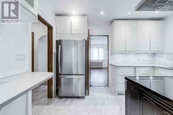 Second Fl. - 11 Highbourne Road, Toronto, Ontario  M5P 2J1 - Photo 20 - C13757330