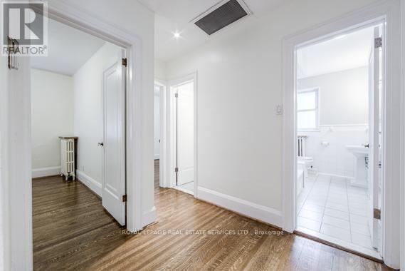 Second Fl. - 11 Highbourne Road, Toronto, Ontario  M5P 2J1 - Photo 23 - C13757330