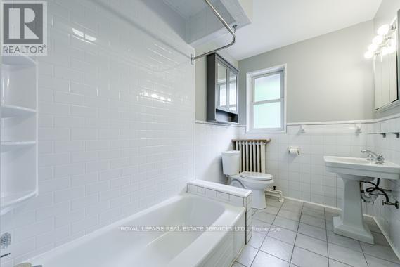 Second Fl. - 11 Highbourne Road, Toronto, Ontario  M5P 2J1 - Photo 26 - C13757330