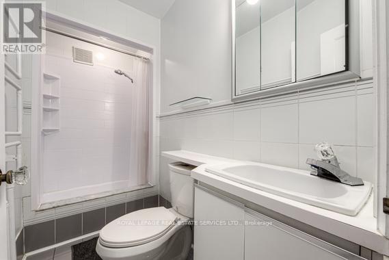 Second Fl. - 11 Highbourne Road, Toronto, Ontario  M5P 2J1 - Photo 33 - C13757330