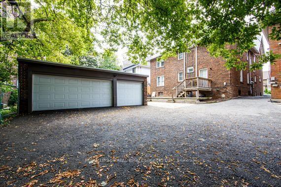 Second Fl. - 11 Highbourne Road, Toronto, Ontario  M5P 2J1 - Photo 38 - C13757330