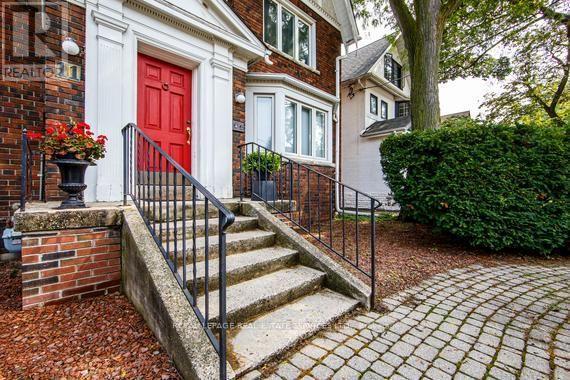 Second Fl. - 11 Highbourne Road, Toronto, Ontario  M5P 2J1 - Photo 4 - C13757330
