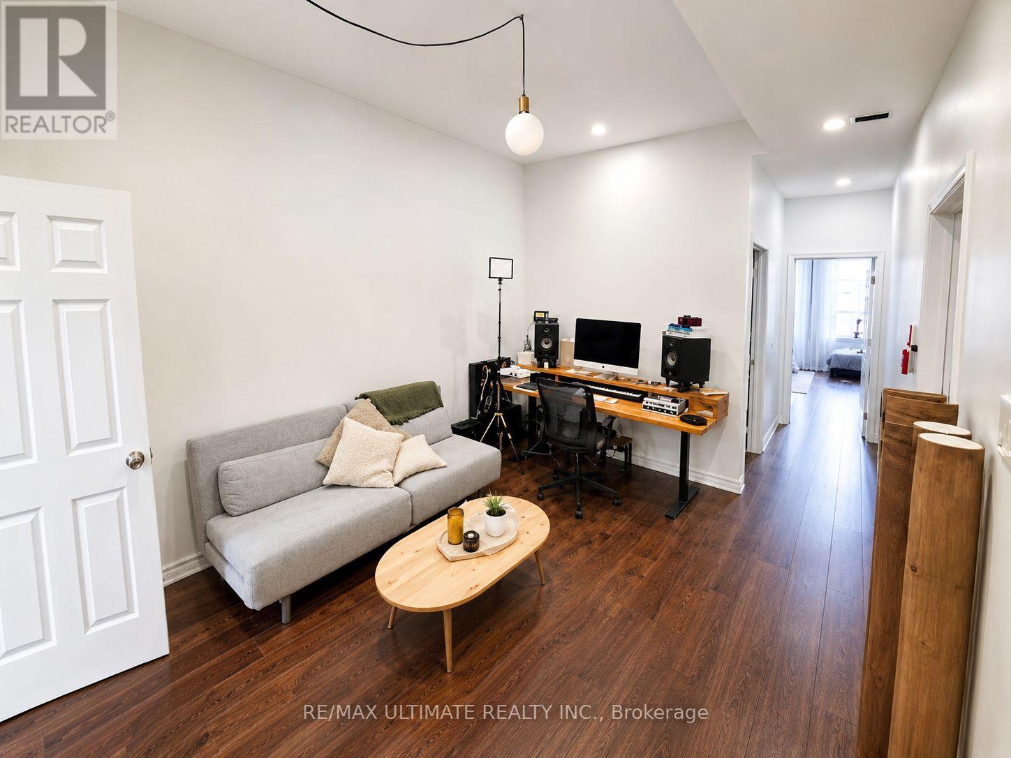 720-720a Queen Street E, Toronto, Ontario  M4M 1H2 - Photo 4 - E13757308