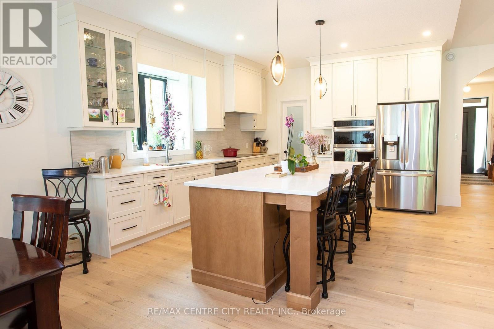 273 Foxborough Place, Thames Centre, Ontario  N0M 2P0 - Photo 3 - X13757306