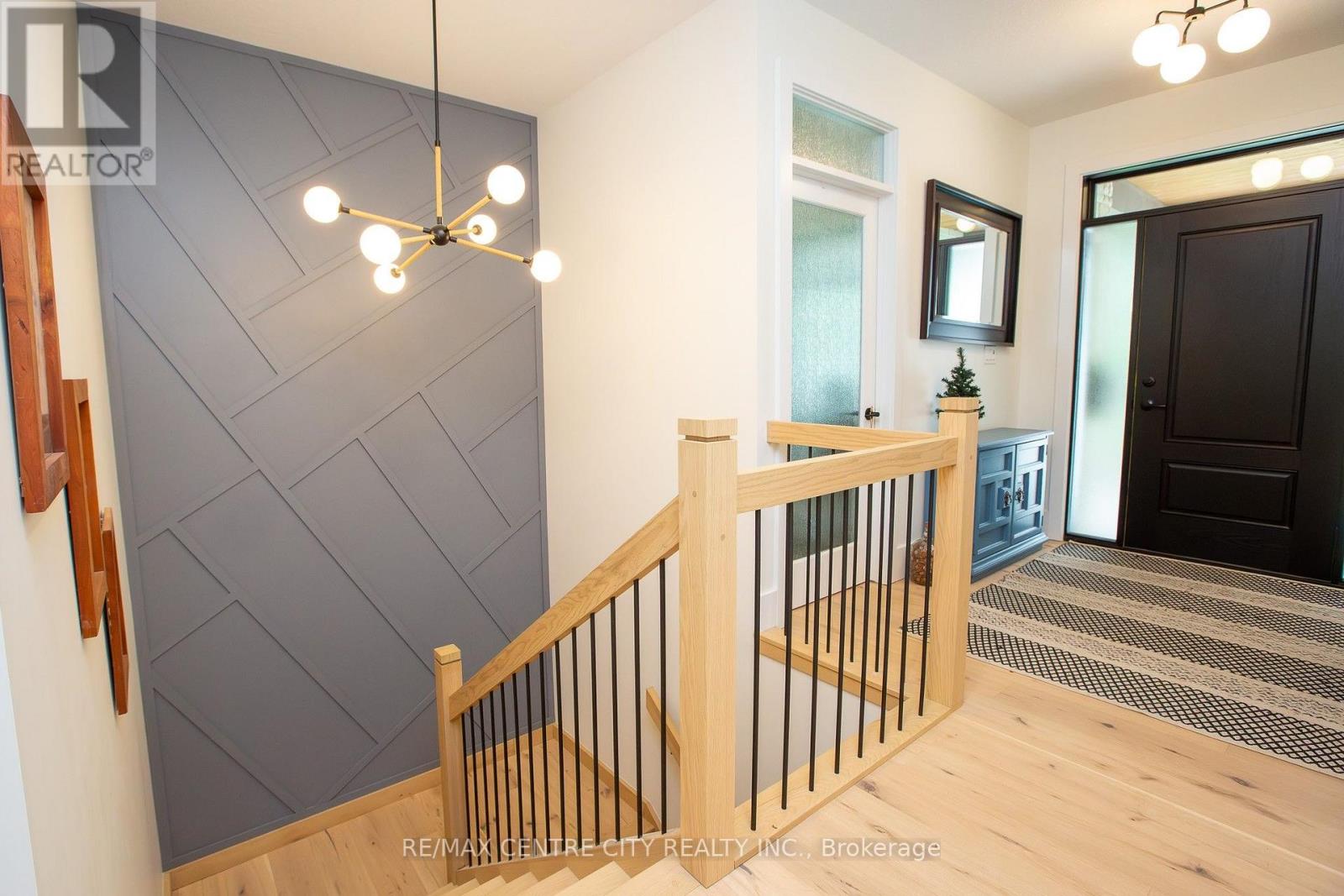 273 Foxborough Place, Thames Centre, Ontario  N0M 2P0 - Photo 4 - X13757306