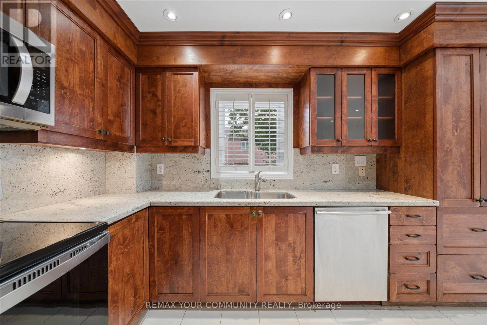 102 Edmund Seager Drive, Vaughan, Ontario L4J 4S8 - Photo 10 - N13757292