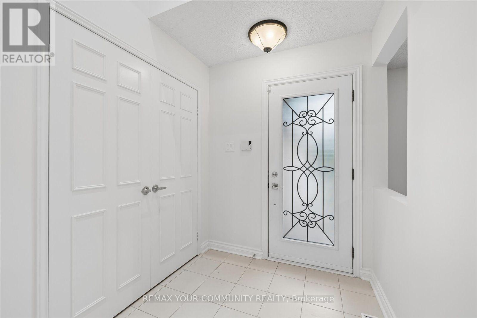 102 Edmund Seager Drive, Vaughan, Ontario L4J 4S8 - Photo 2 - N13757292