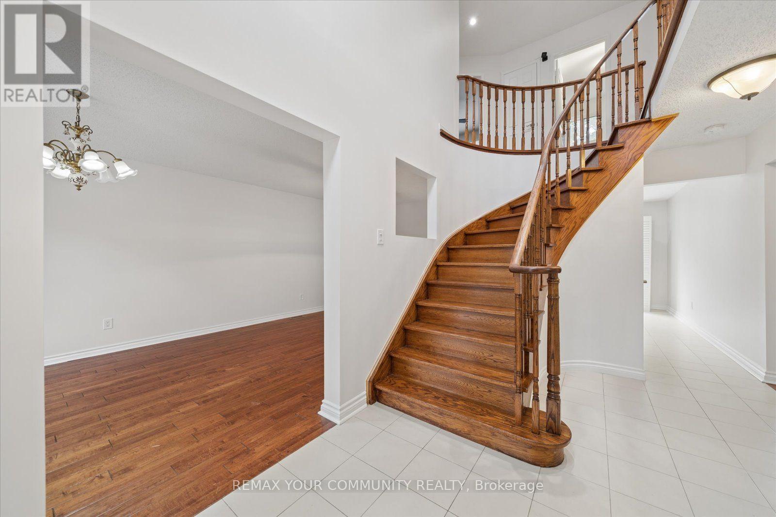 102 Edmund Seager Drive, Vaughan, Ontario L4J 4S8 - Photo 3 - N13757292