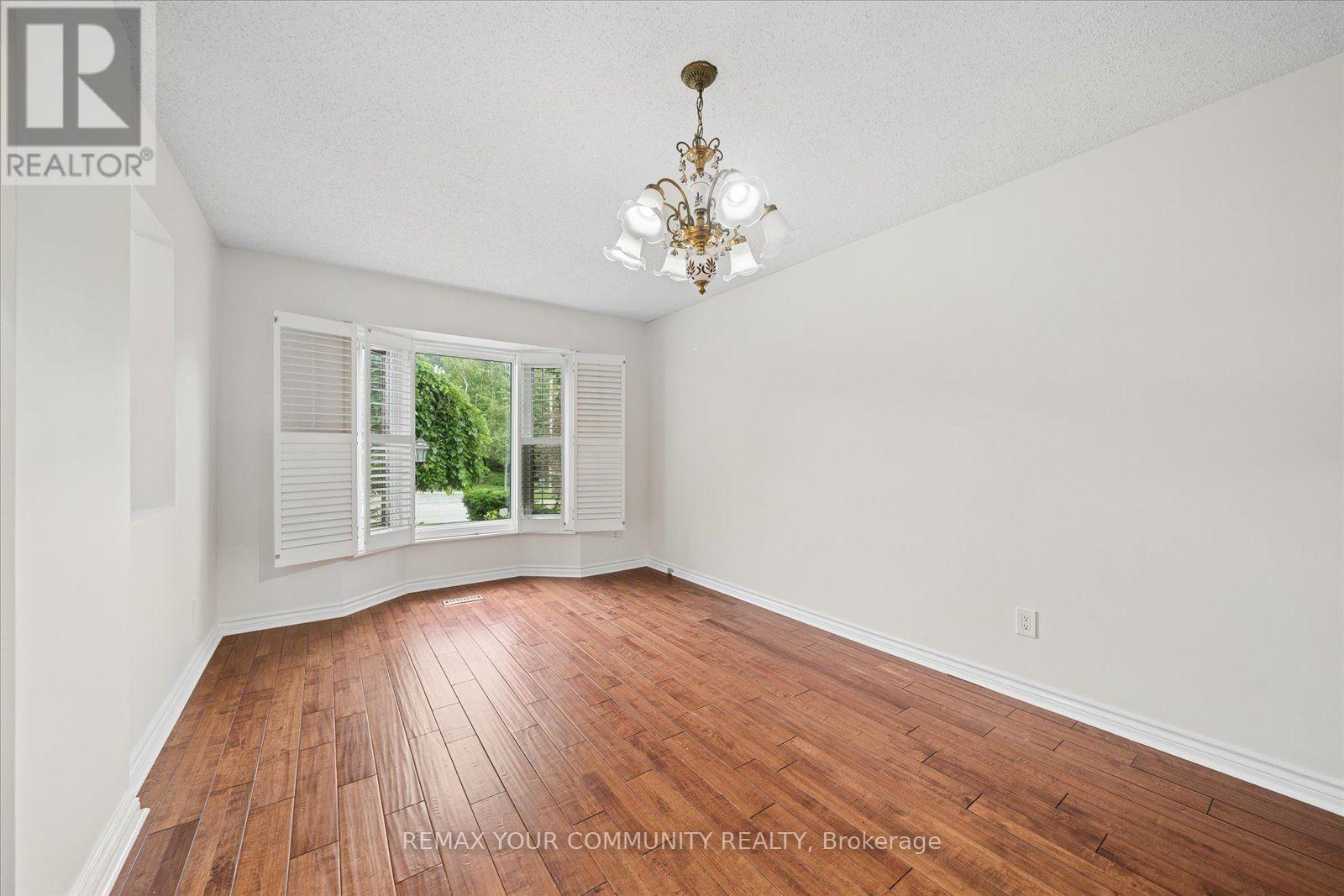 102 Edmund Seager Drive, Vaughan, Ontario L4J 4S8 - Photo 4 - N13757292