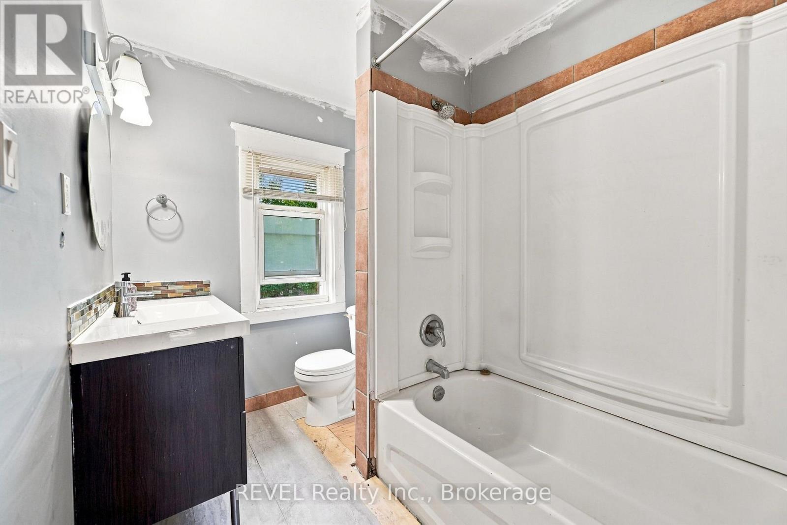 4960 Willmott Street, Niagara Falls, Ontario  L2E 1Z8 - Photo 18 - X13757340
