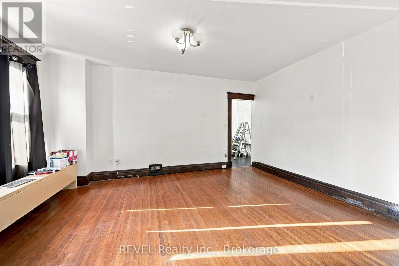 4960 Willmott Street, Niagara Falls, Ontario  L2E 1Z8 - Photo 9 - X13757340