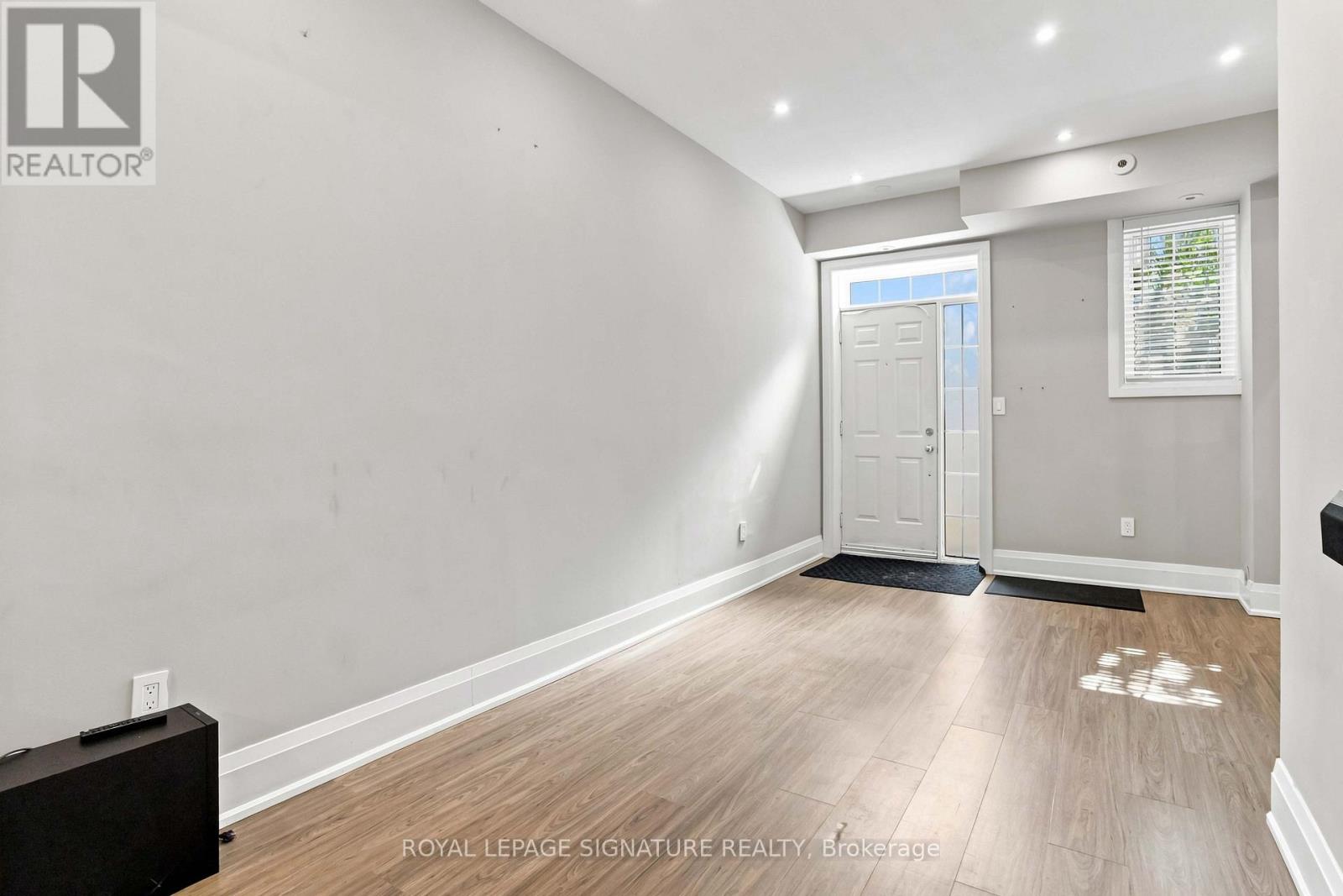 9 - 605 Shoreline Drive, Mississauga, Ontario  L5B 4K5 - Photo 2 - W13757294