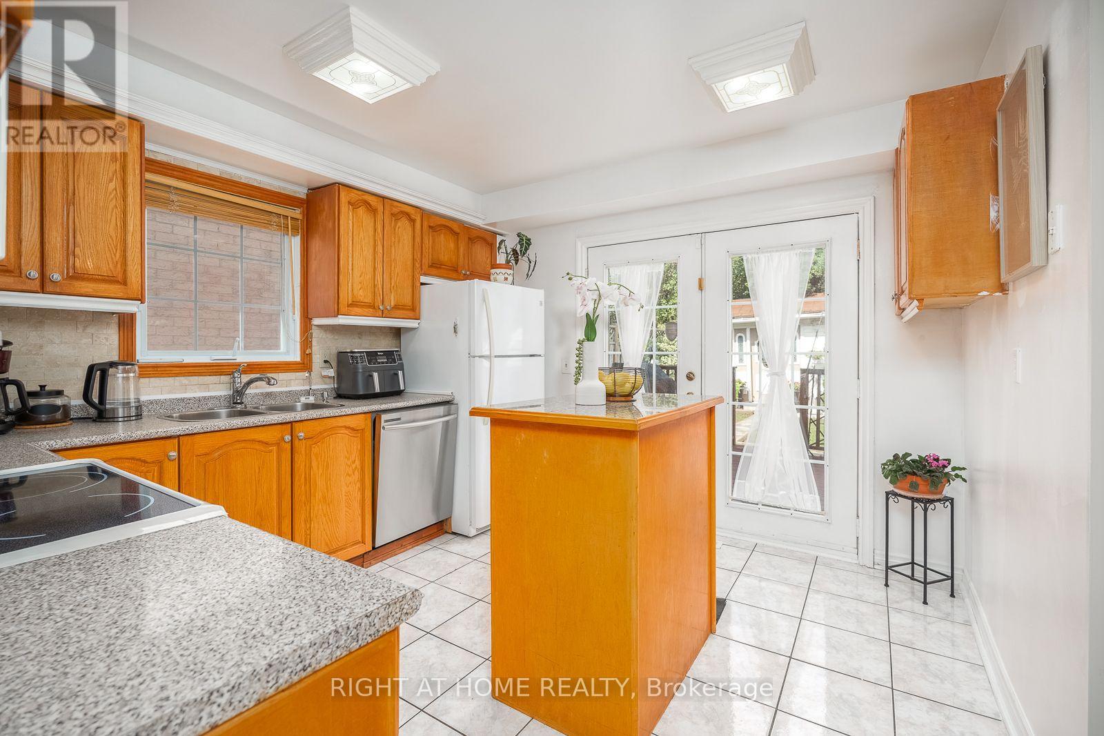 54 Niagara Place, Brampton, Ontario  L6S 4Y8 - Photo 13 - W13757310