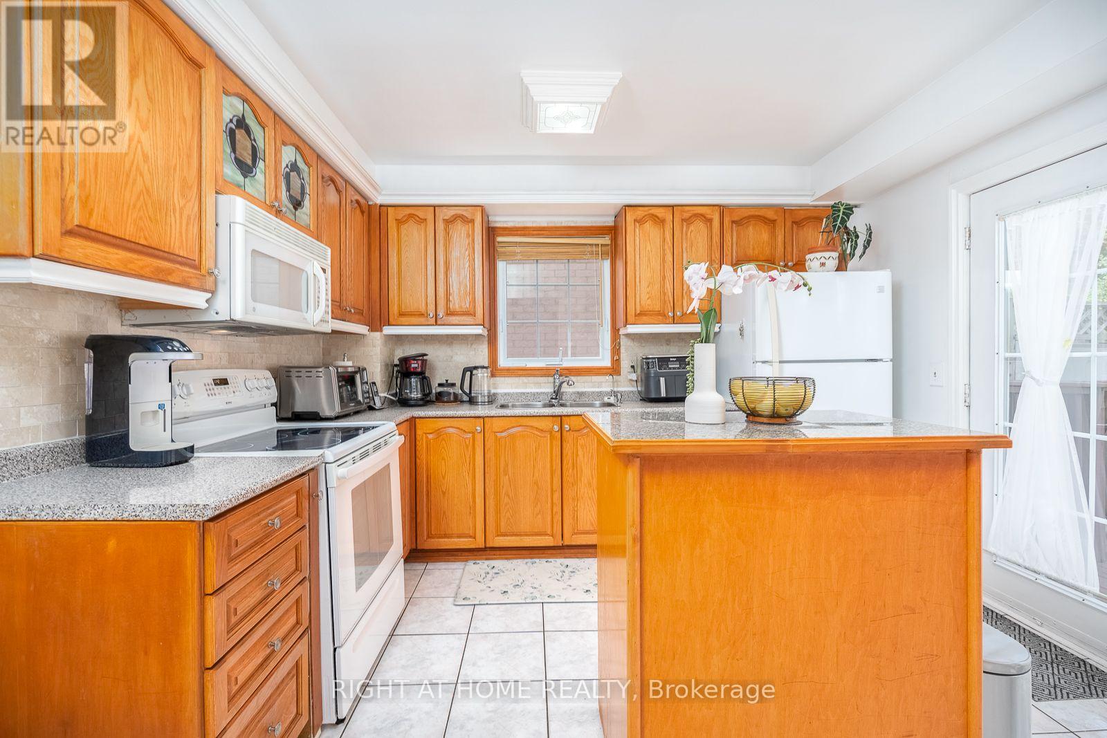 54 Niagara Place, Brampton, Ontario  L6S 4Y8 - Photo 14 - W13757310